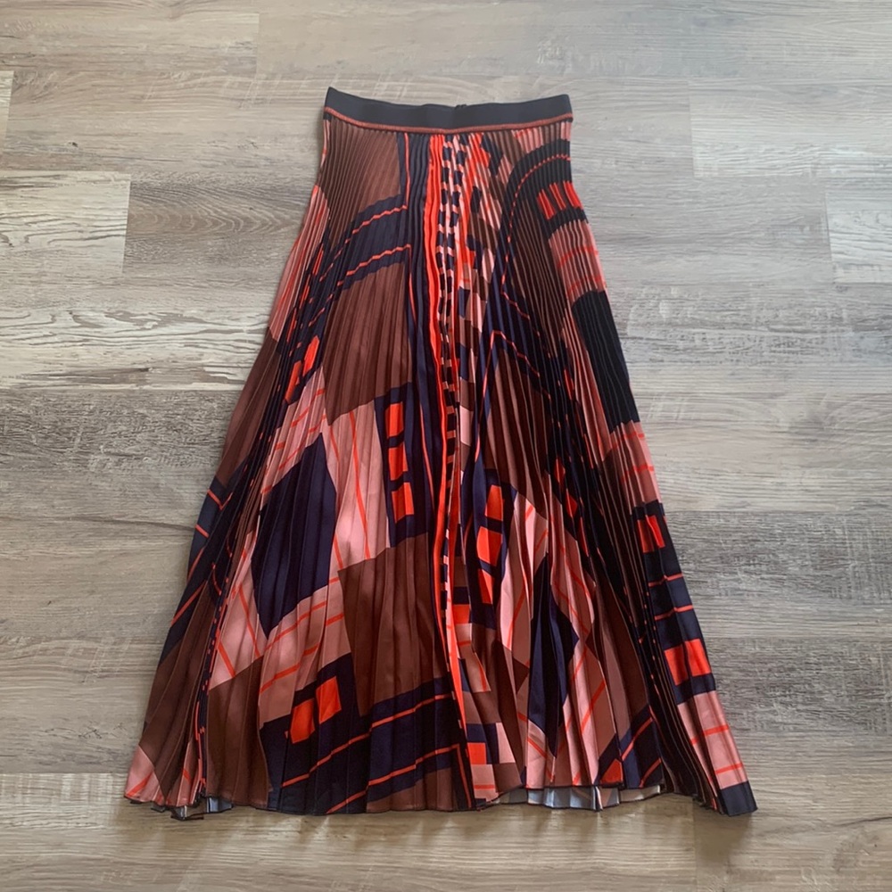 Gorgeous pleated, full length skirt. Made in Italy. 100% Polyester. Size S.